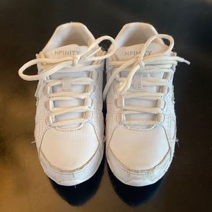 SOLD Nfinity Rival sneakers size 5